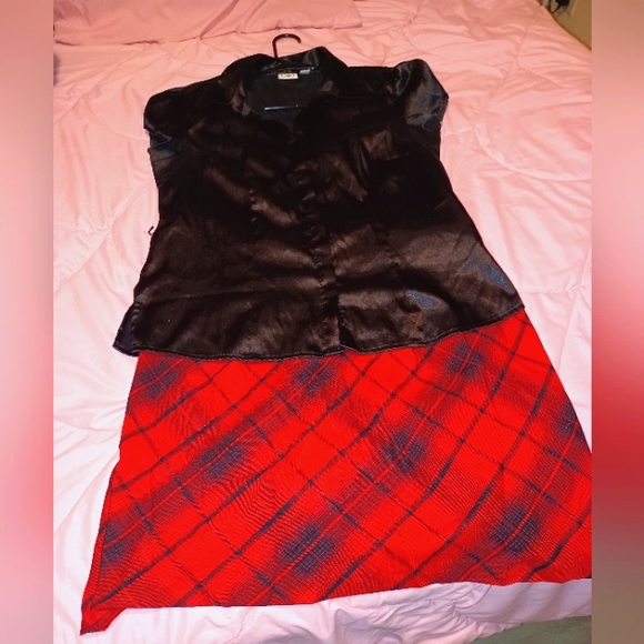 (M) Black short sleeve, button down, v-neck women's blouse - Picture 4 of 4